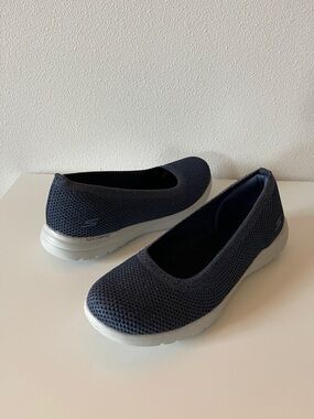 Skechers Navy Slip-On Comfort Flats Size 10